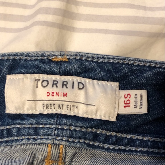 Retro style flare jeans. Never worn - Picture 2 of 3